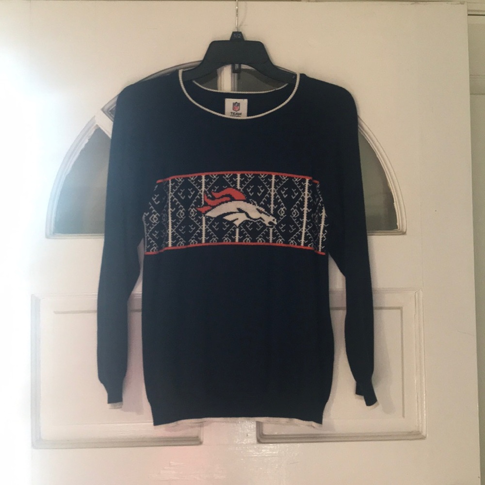 Broncos NFL sweater warm and comfy!!!!